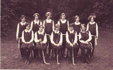 Waller, Dawson, Ellison, Aves,Carrington, Mason - Ashwell, ?, Bottomley, Groocock, Alexandra.