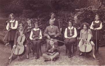 Barbara Hill, Sir Maurice Oldfield, Muriel Eyre, Miss Peacock, Margaret Fern. (others unknown)